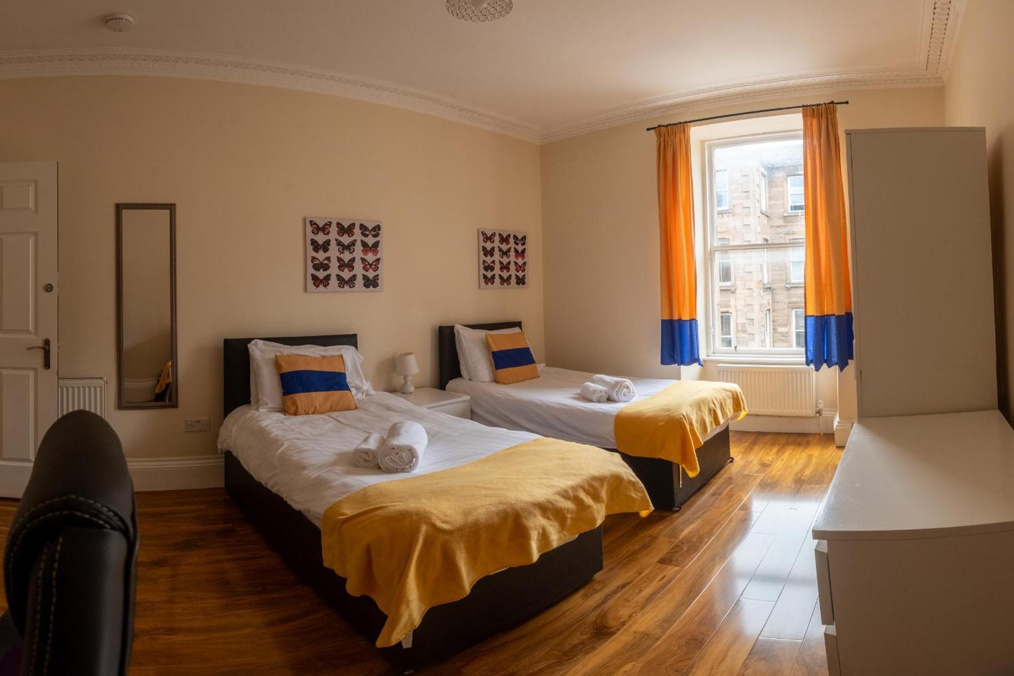 3 Bedroom With Castle Views Apartment Edinburgh